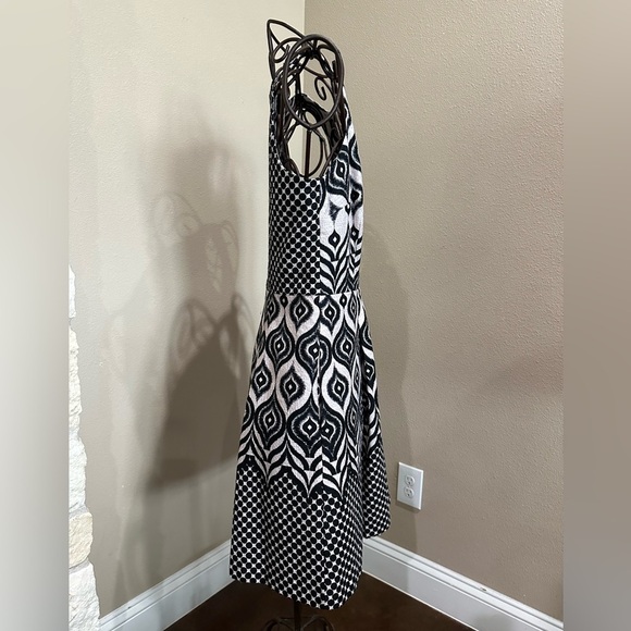 Taylor Petites Black and Cream print with pockets, EUC - Picture 2 of 7